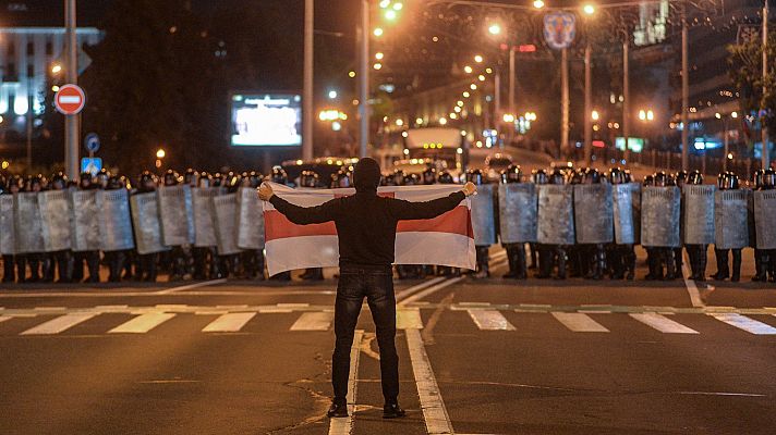 Miles de manifestantes acusan a Lukashenko de fraude