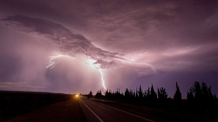 Tormentas en el Cantábrico oriental, alto Ebro, sistema Ibérico y Pirineos