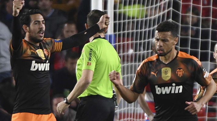 Coquelin y Parejo, a punto de salir de un Valencia en tensión