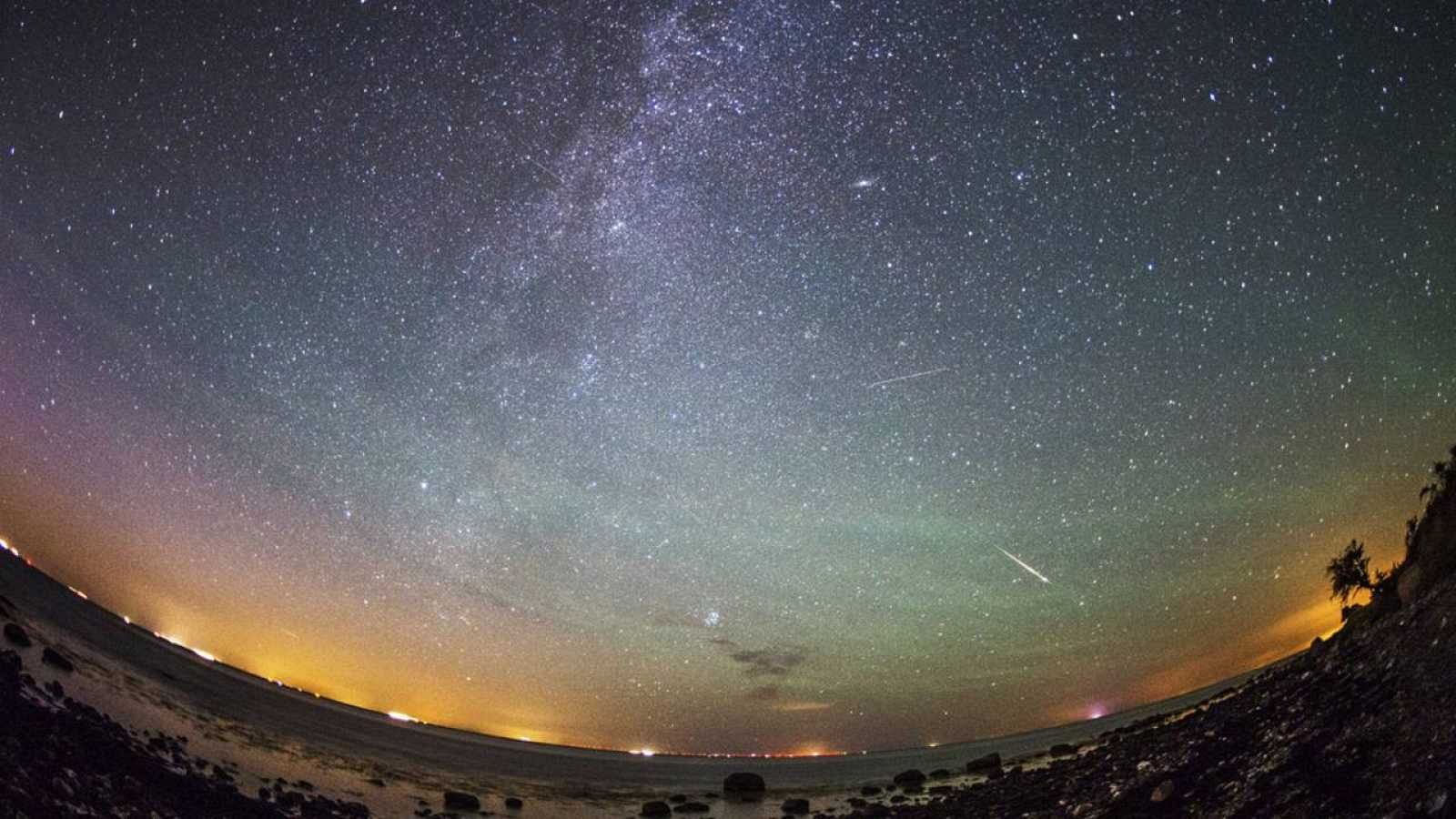 Informativo 24h: Las Perseidas llegan a su máximo visible en la madrugada del 11 al 12 de agosto    | RTVE Play