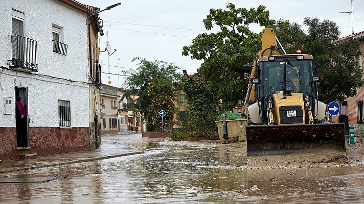 Telediario 1 - Calles anegadas, vías cortadas y al menos un herido por las tormentas en el centro y sur del país