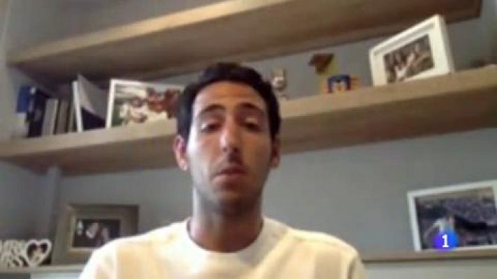 Telediario 1 - Cientos de aficionados del Valencia protestan tras el amargo y emocionado adiós de Parejo