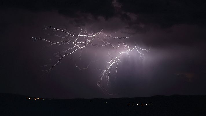 Tormentas localmente fuertes en Pirineos y noreste de Cataluña