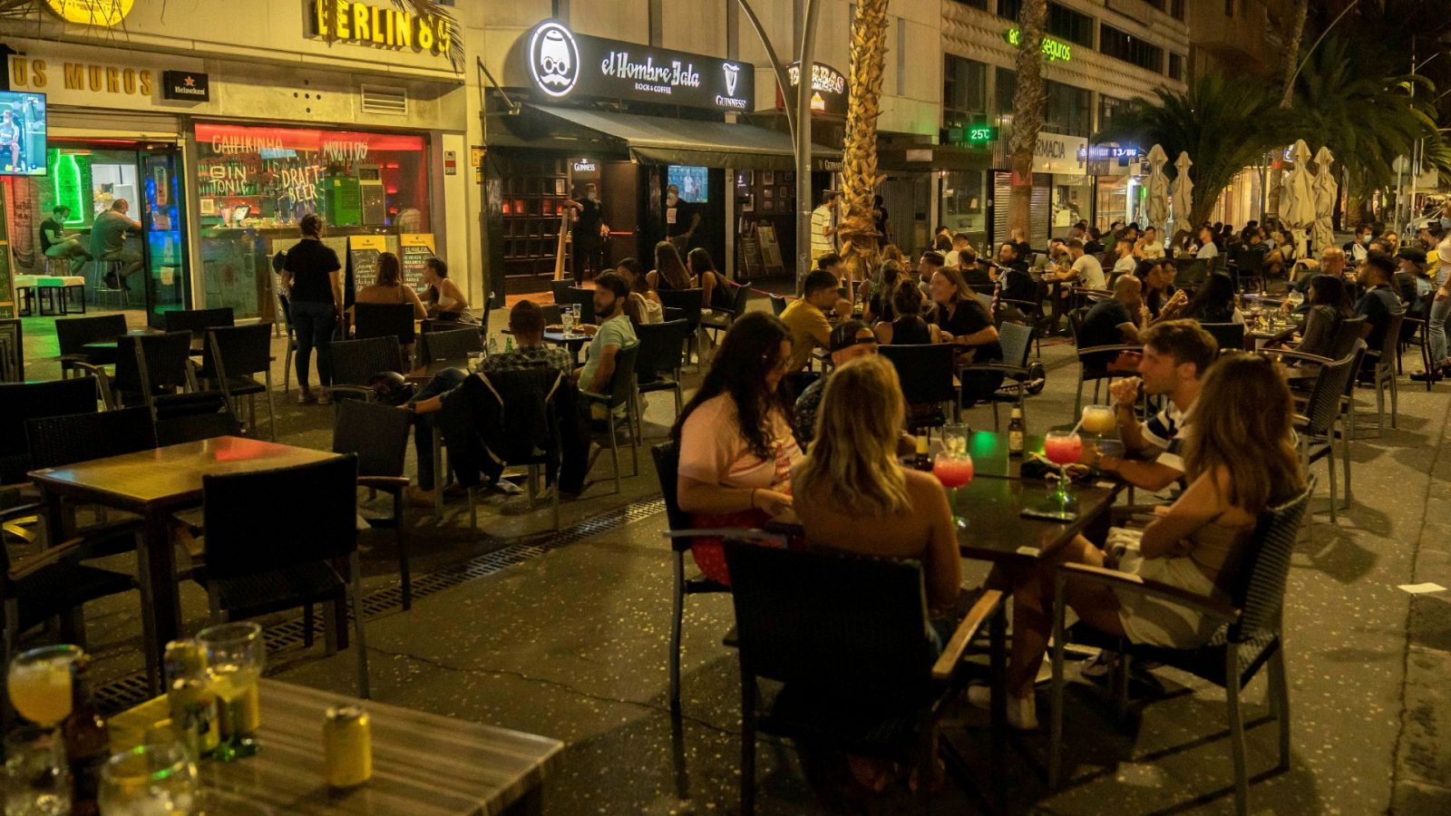 Coronavirus | Sanidad cierra las discotecas y prohíbe fumar en espacios públicos sin distancia - RTVE.es