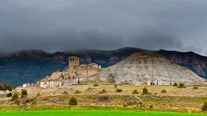 Chubascos y tormentas que podrían ser localmente fuertes en el Pirineo oriental y bajo Ebro