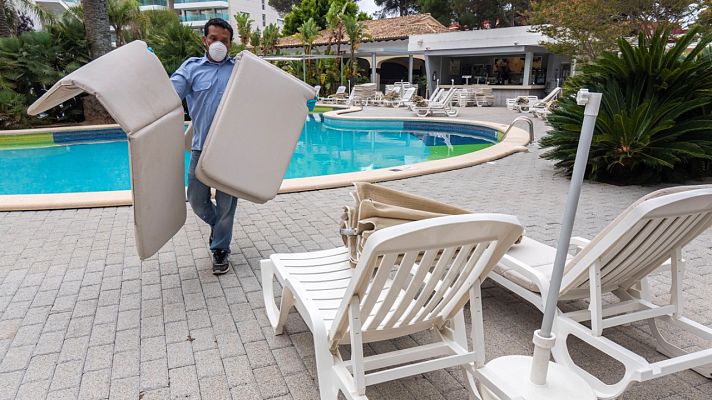 Telediario 1 - Aumentan las reservas hoteleras de última hora y las cancelaciones por la crisis del coronavirus