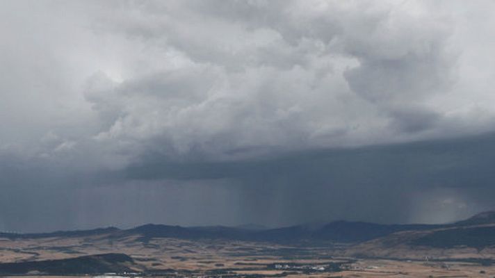 Cuatro provincias tendrán riesgo por lluvias intensas y tormentas fuertes