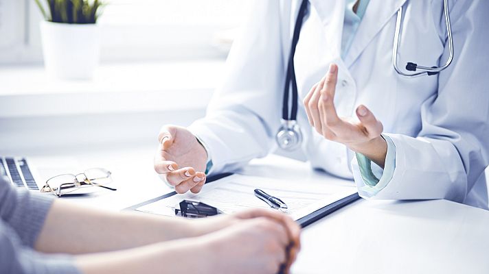 Telediario 1 - La fiebre es el primer síntoma de la COVID-19