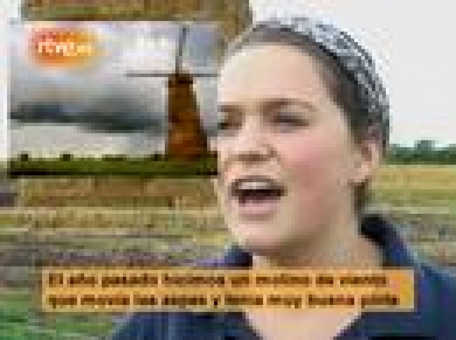 En la localidad inglesa de Staffordshire construyen una réplica de paja del Big Ben londinense | Ver