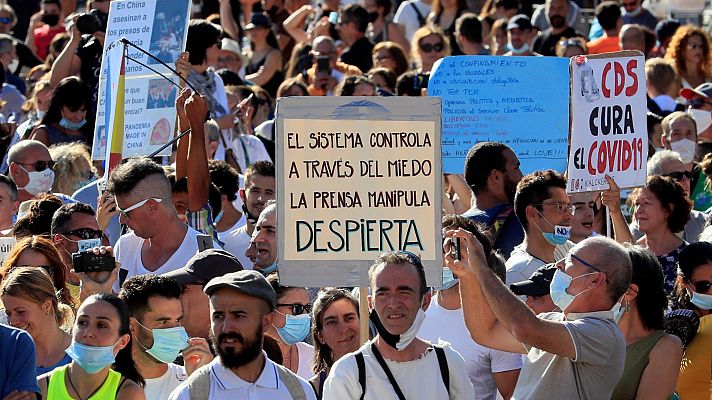 Manifestación en la madrileña plaza de Colón para protestar contra la obligación de llevar mascarilla en los lugares públicos