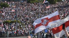 Protestas a favor y en contra de Lukashenko, al que Rusia brinda su apoyo