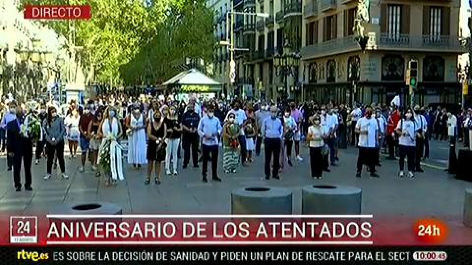 Barcelona recuerda a las víctimas de los atentados terroristas del 17 de agosto de 2017 con un minuto de silencio y una ofrenda floral en las Ramblas