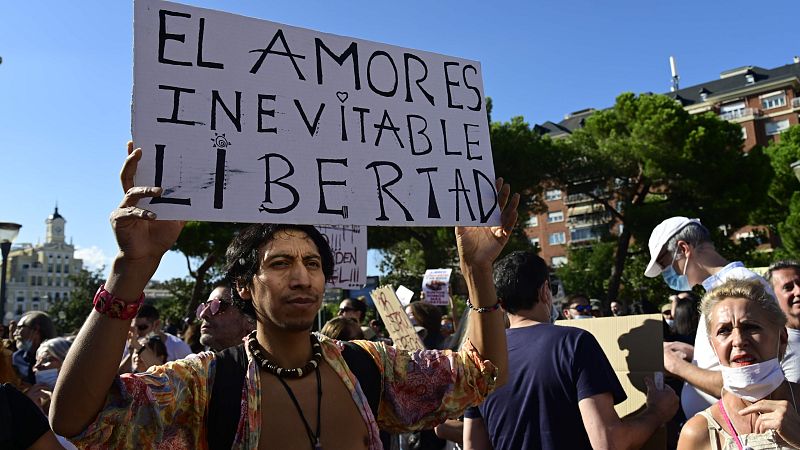Coronavirus - Habrá sanciones para quienes se manifestaron en el centro de Madrid sin mascarilla - RTVE.es - Telediario 1 | Ver