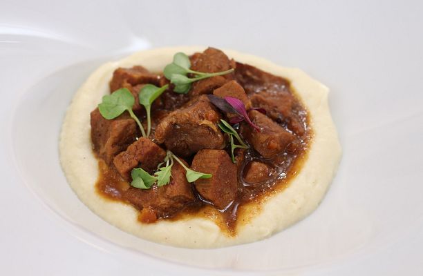 RTVE Cocina - Ternera guisada a la cerveza negra con puré de apionabo