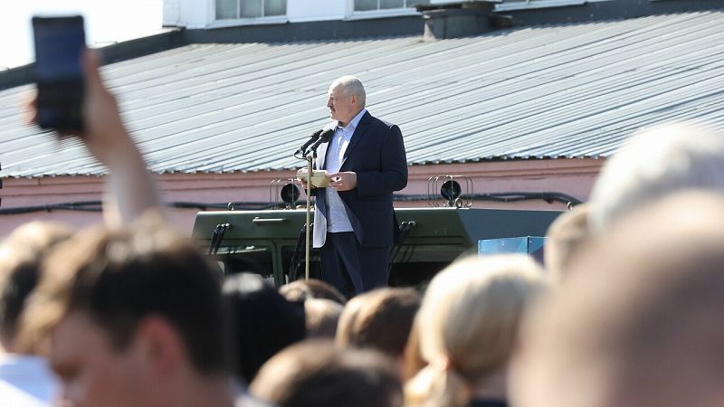 Lukashenko desafía a la oposición y asegura que no habrá nuevas elecciones "hasta que me maten"