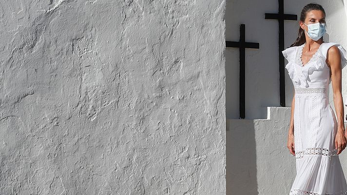 La mañana - La Reina Letizia sorprende con un vestido de Charo  Ruiz