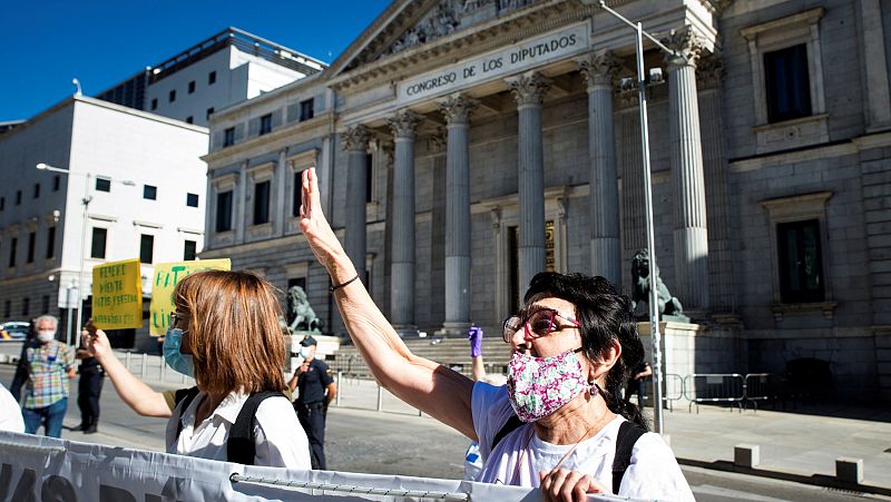 Protestas por la dignidad en las residencias: "No se han muerto de COVID-19, pero se van a morir de pena"