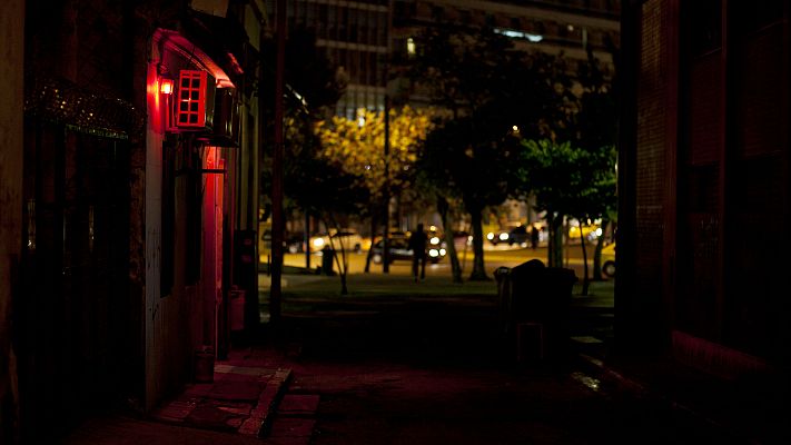 Telediario 1 - C-LM, Cataluña y el País Vasco cierran los prostíbulos