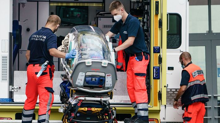 Telediario 1 - Trasladan al opositor ruso Alexei Navalny a Alemania para ser tratado tras su supuesto envenenamiento