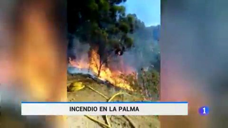 Las llamas avanzan en la isla de La Palma en tres focos diferentes
