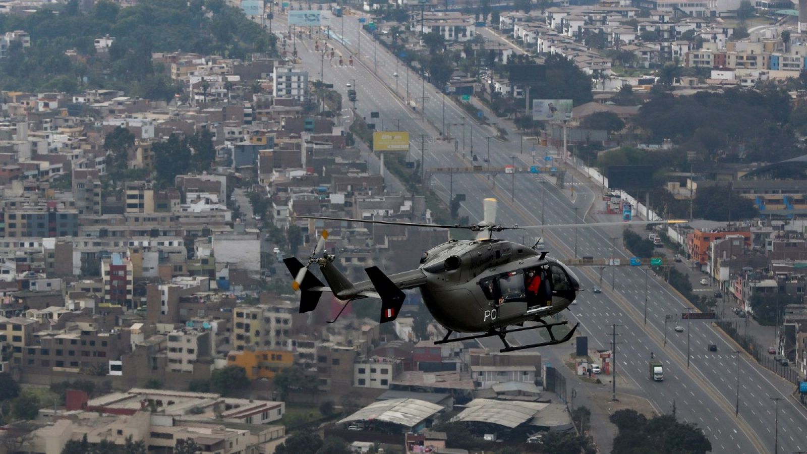 Trece muertos y varios heridos por una avalancha humana en una fiesta clandestina en Perú | Ver