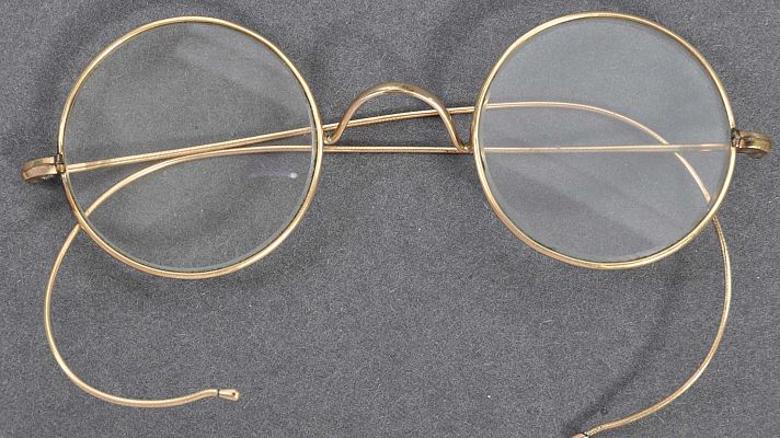 Subastan unas gafas de Mahatma Gandhi por 288.000 euros