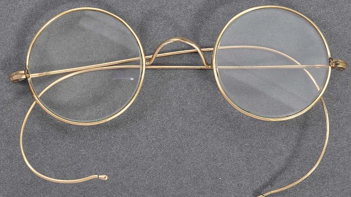 Informativo 24h - Subastan unas gafas de Mahatma Gandhi por 288.000 euros