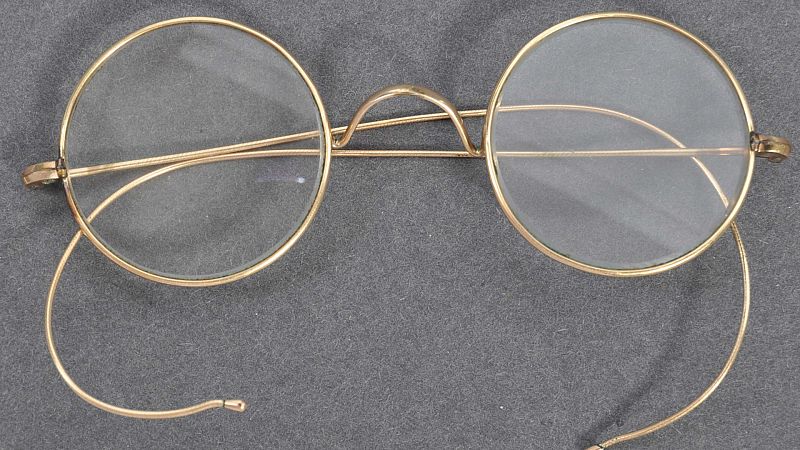 Subastan unas gafas de Mahatma Gandhi por 288.000 euros