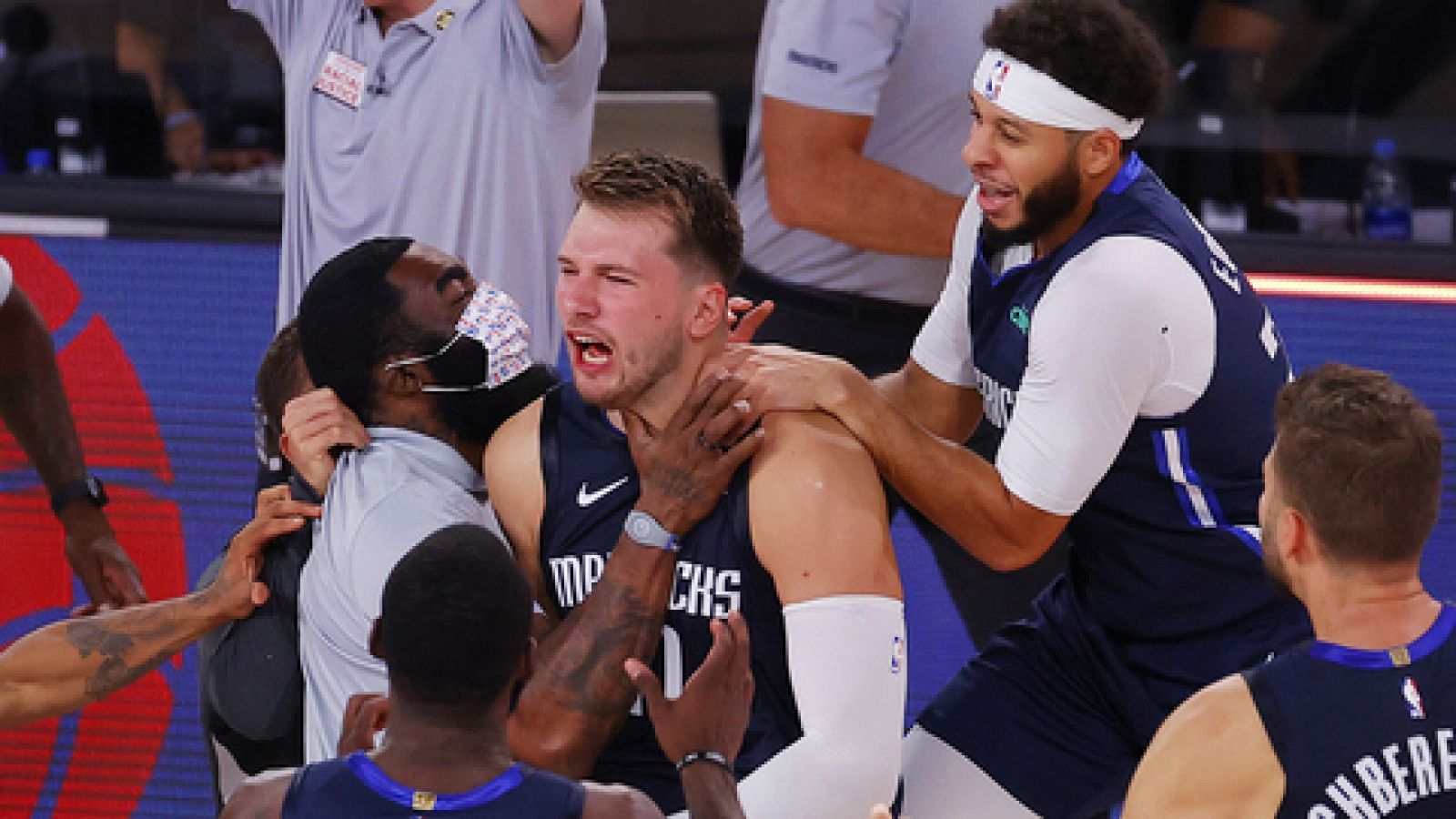 NBA - Triple-doble y canasta decisiva sobre la bocina de Doncic - Informativo 24h | Ver
