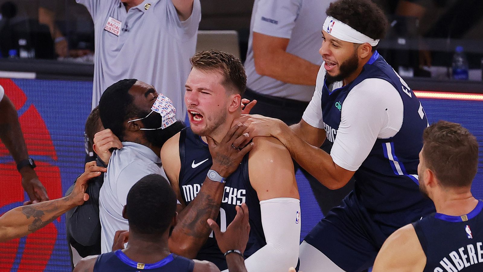 NBA - Triple-doble y canasta decisiva sobre la bocina de Doncic