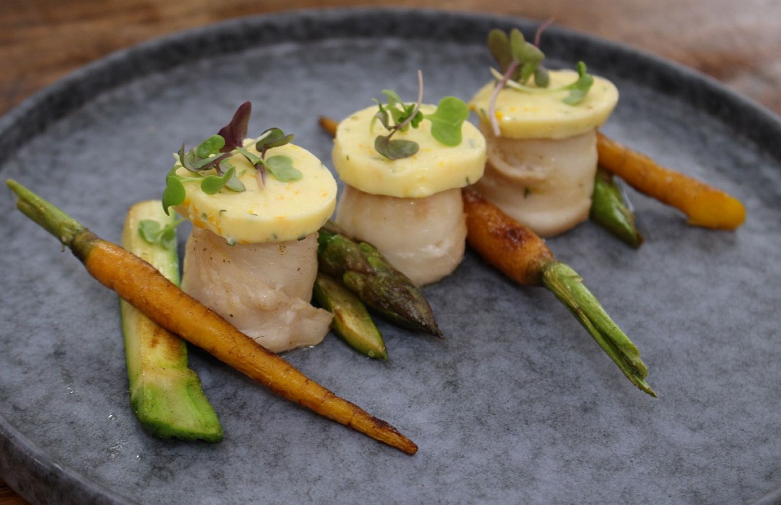 Popietas de lenguado con mantequilla maître d'hotel 