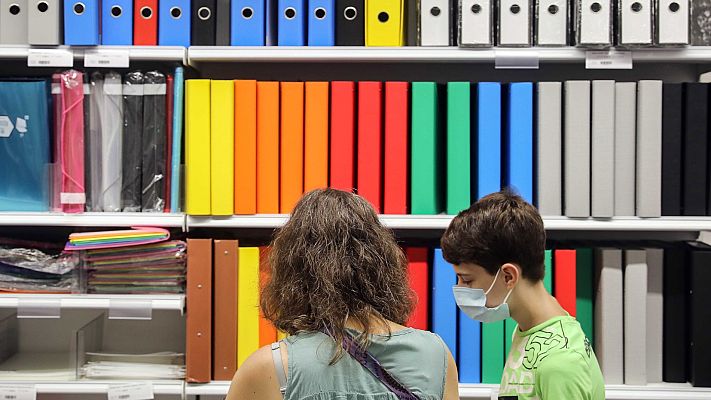 Telediario 1 - Vuelta al cole en Cataluña con test y mascarillas