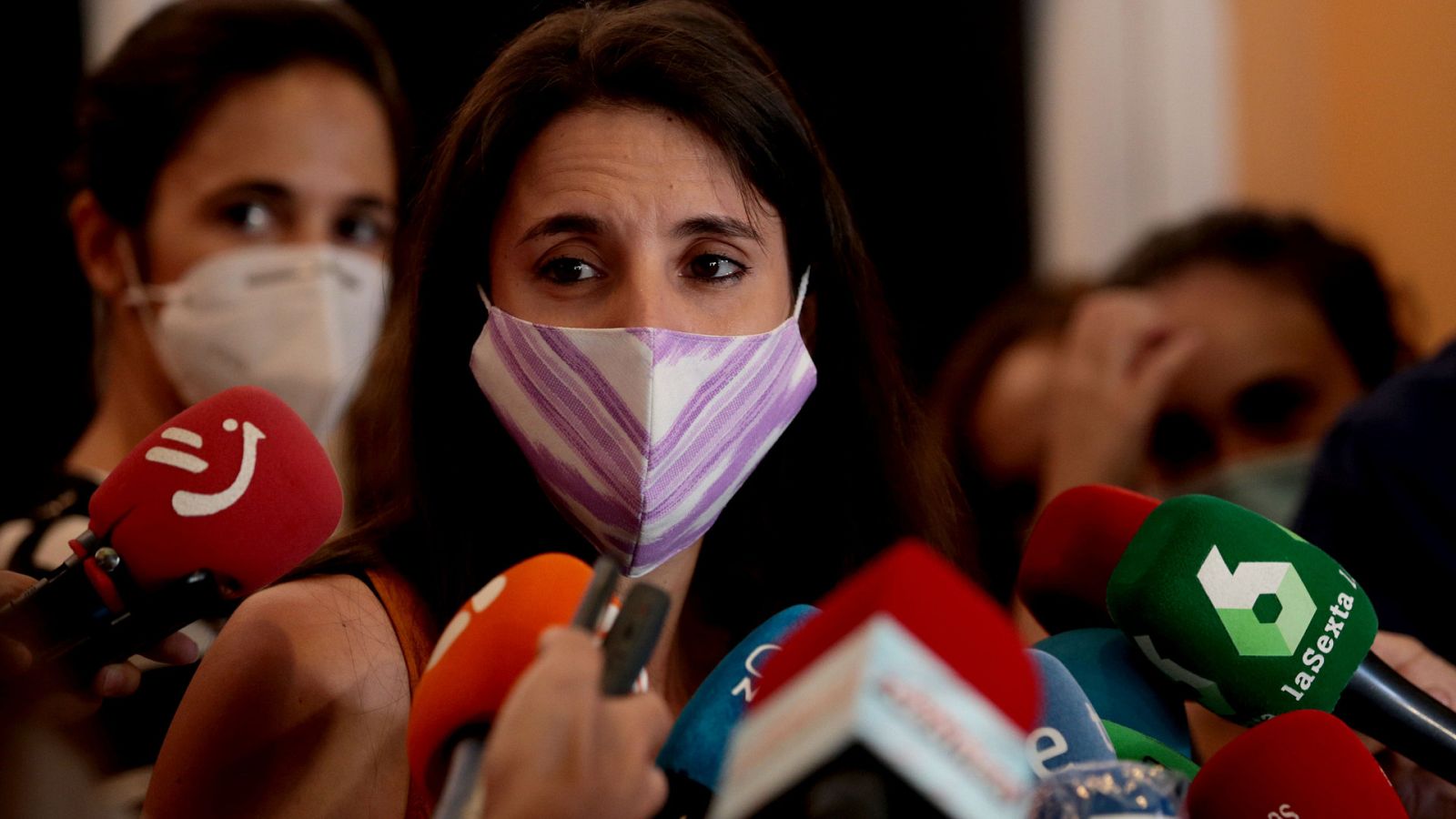 La Mañana - Rosa Villacastín, insultada por entrevistar a Irene Montero