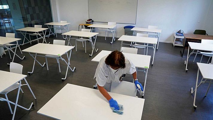 Telediario 1 - Madrid y Cataluña anuncian los detalles de sus planes para la vuelta al cole