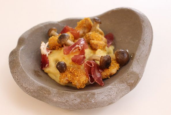 RTVE Cocina - Crema de Torta del Casar con mollejas fritas y setas