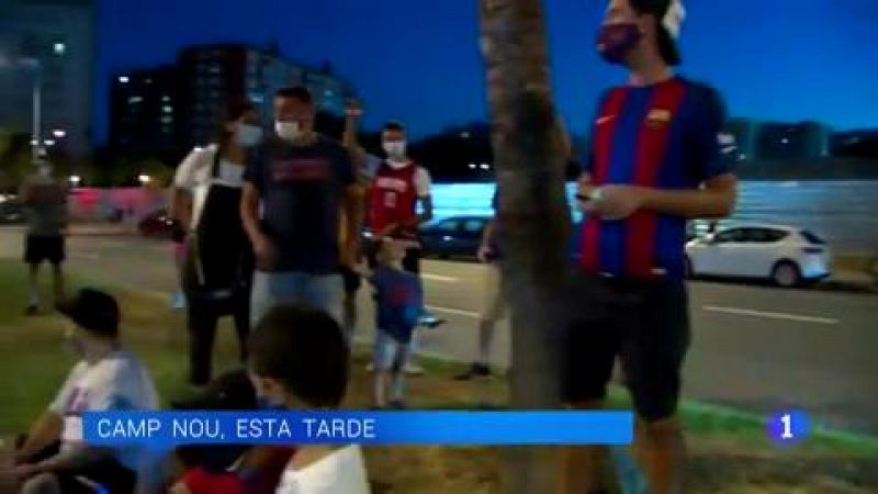 Aficionados del Barça piden la dimisión de Bartomeu a las puertas del Camp Nou