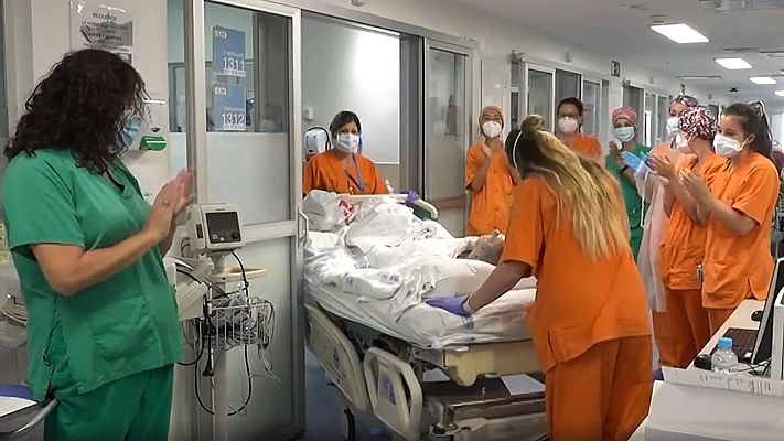 Telediario 1 - El Gregorio Marañón traslada a planta a Ángel, el paciente español de COVID-19 que más tiempo ha pasado en la UCI