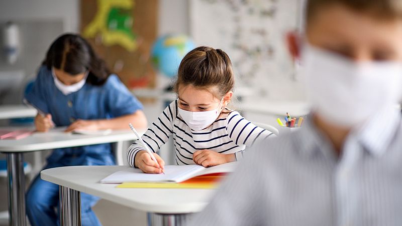 Celáa asegura que las ratios de alumnos por aula "se reducen con las contrataciones" de profesores anunciadas por las Comunidades