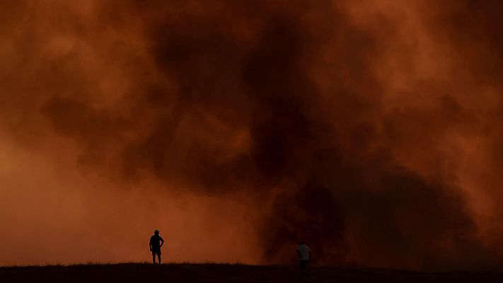 Telediario 1 - El incendio de Huelva desaloja a 500 vecinos