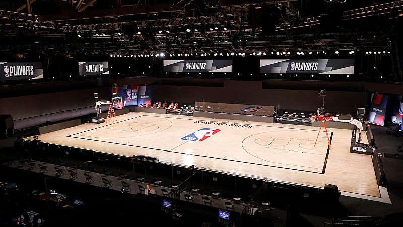 Vuelve la NBA y lágrimas del entrenador de los Yankees por el 'Black Lives Matters'