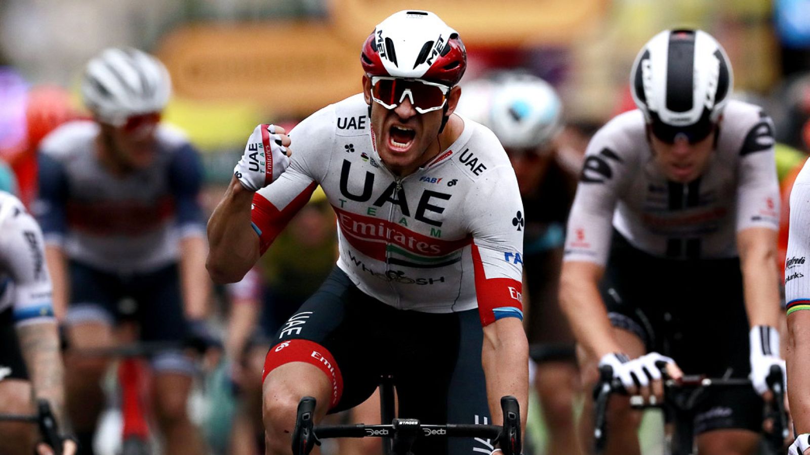 Kristoff se impone en el accidentado inicio del Tour y es el primer líder