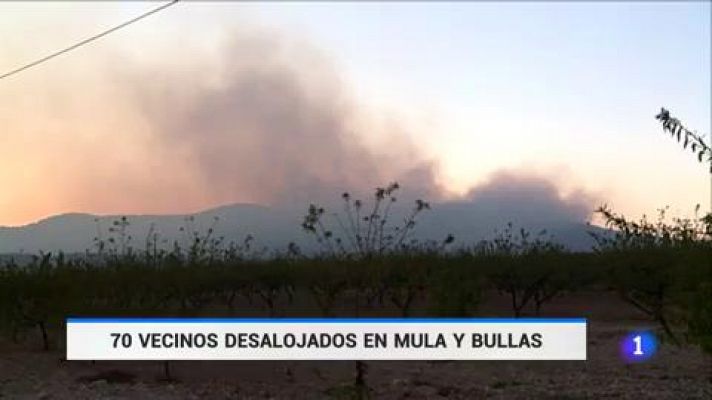 Un incendio entre Mula y Bullas quema 300 hectáreas