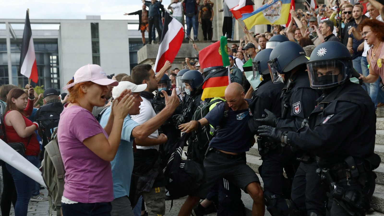 El Gobierno de Merkel condena el intento de asalto del Reichstag tras la manifestación negacionista