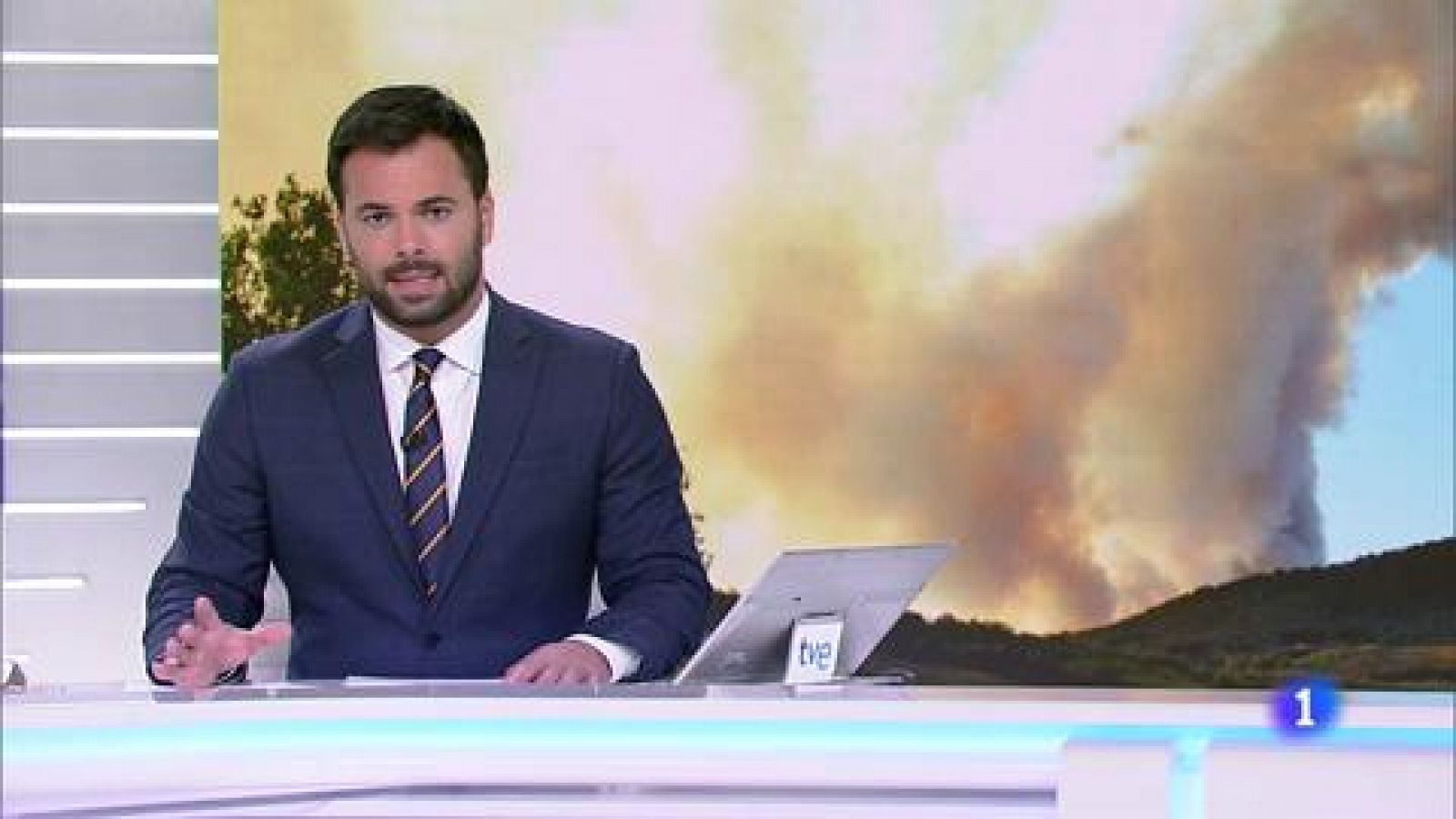 Los equipos de extinción luchan contra el fuego en el Jerte, que afecta ya a 2.000 hectáreas | Ver