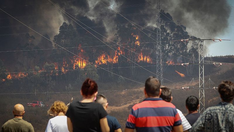 El incendio de Huelva sigue sin control y con más de 3.000 desalojados