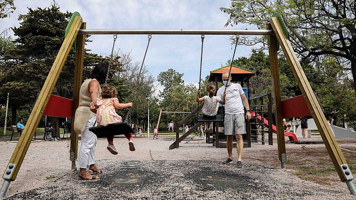 Telediario 1 - La transmisión del coronavirus de niños a adultos con los que conviven es baja