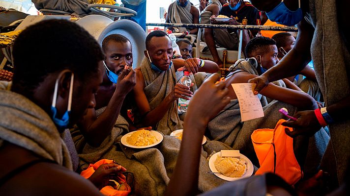 Telediario 1 - El Sea Watch sigue esperando permiso para desembarcar a 353 migrantes