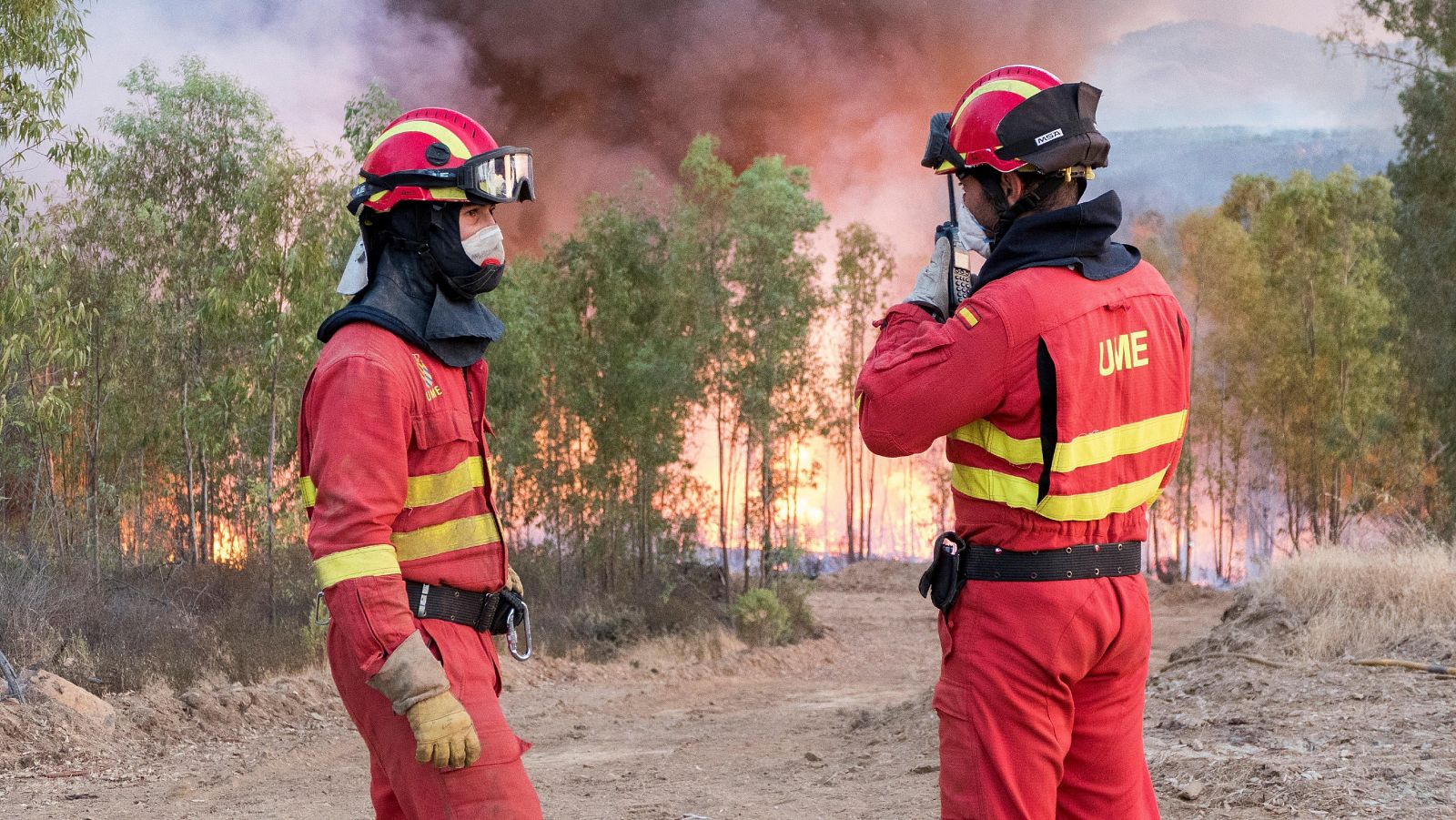 Vuelven a casa los vecinos evacuados por el incendio en Huelva