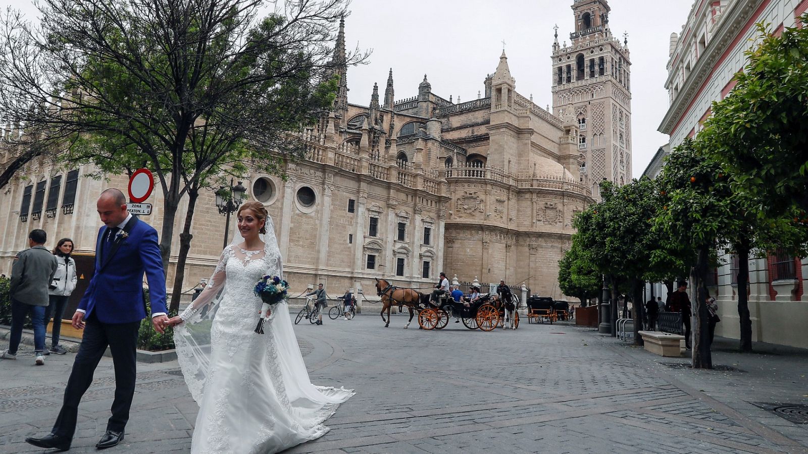 Coronavirus| Andalucía reduce el aforo en bodas y Salamanca y Valladolid restringen velatorios y reuniones sociales