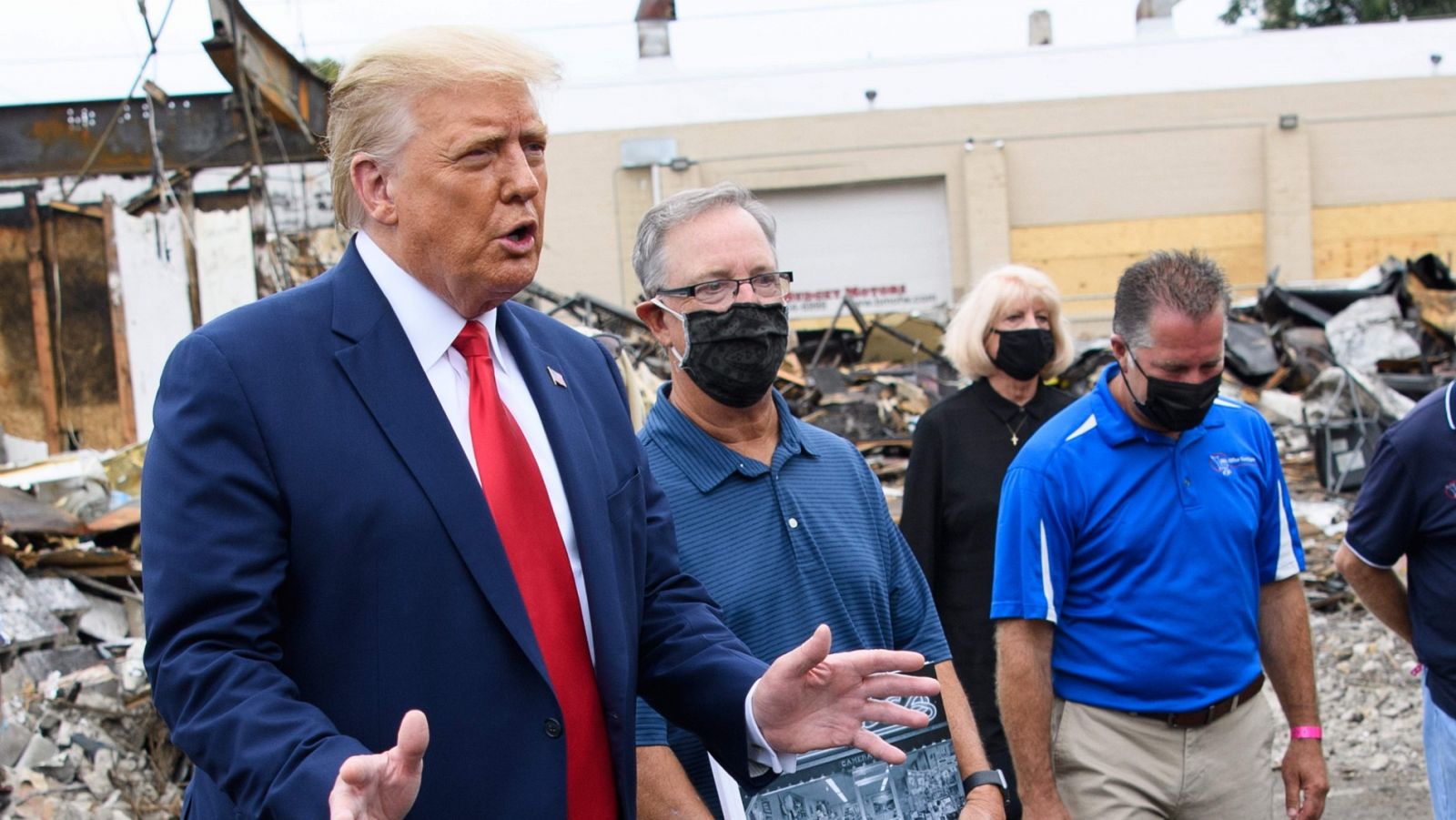 Trump lleva su "ley y orden" a Kenosha